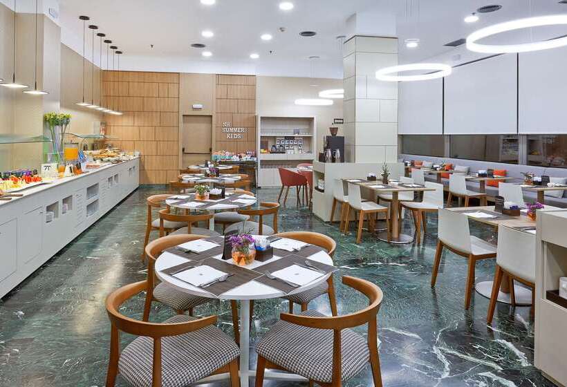 Отель NH Ciudad De Zaragoza