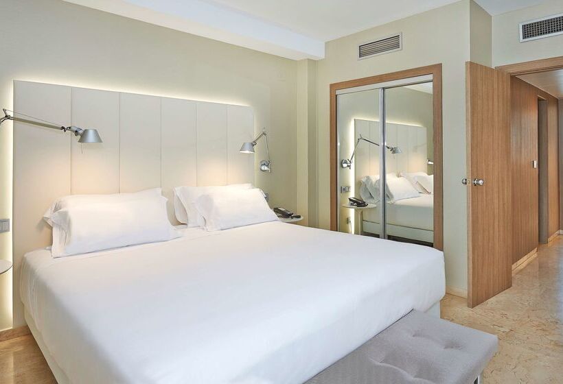 Отель NH Ciudad De Zaragoza