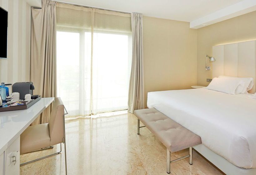 Отель NH Ciudad De Zaragoza