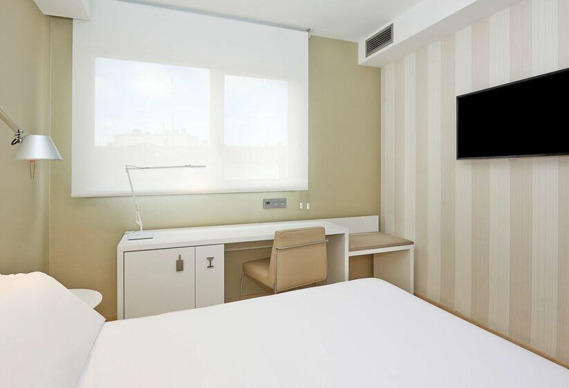 Отель NH Ciudad De Zaragoza