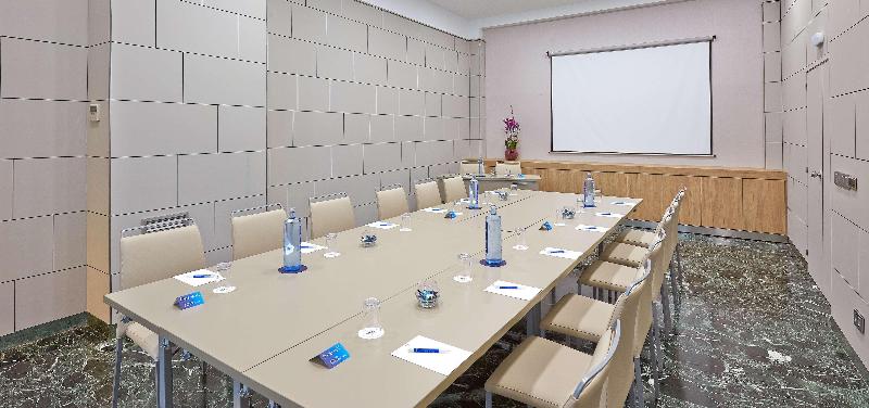 Отель NH Ciudad De Zaragoza