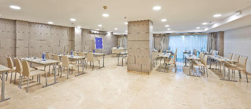 Отель NH Ciudad De Zaragoza