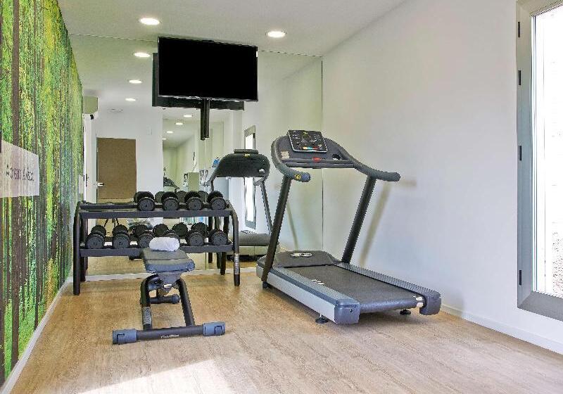 Отель NH Ciudad De Zaragoza