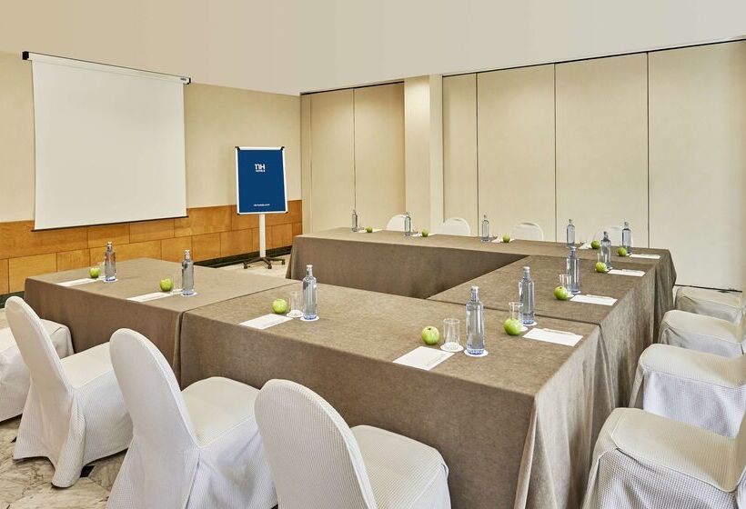 فندق NH Ciutat De Reus