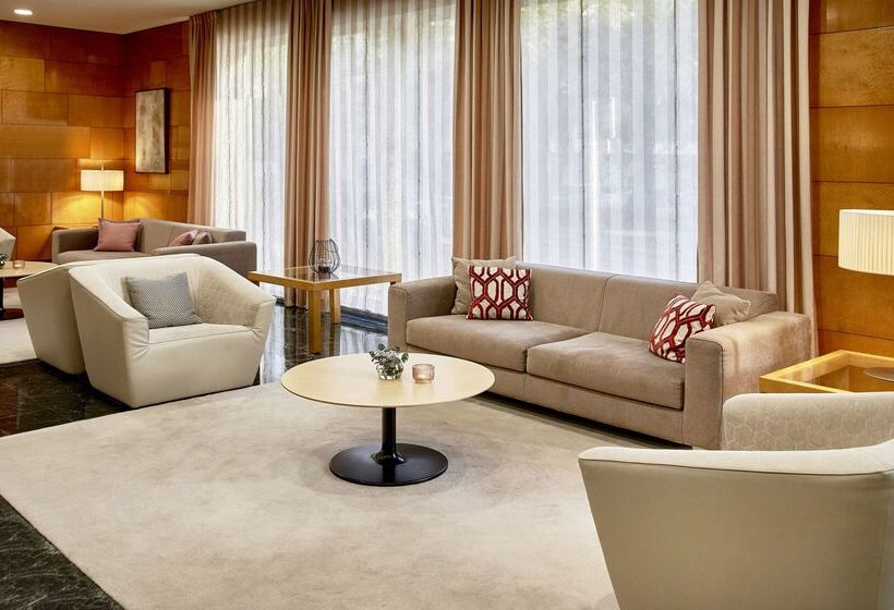 فندق NH Ciutat De Reus