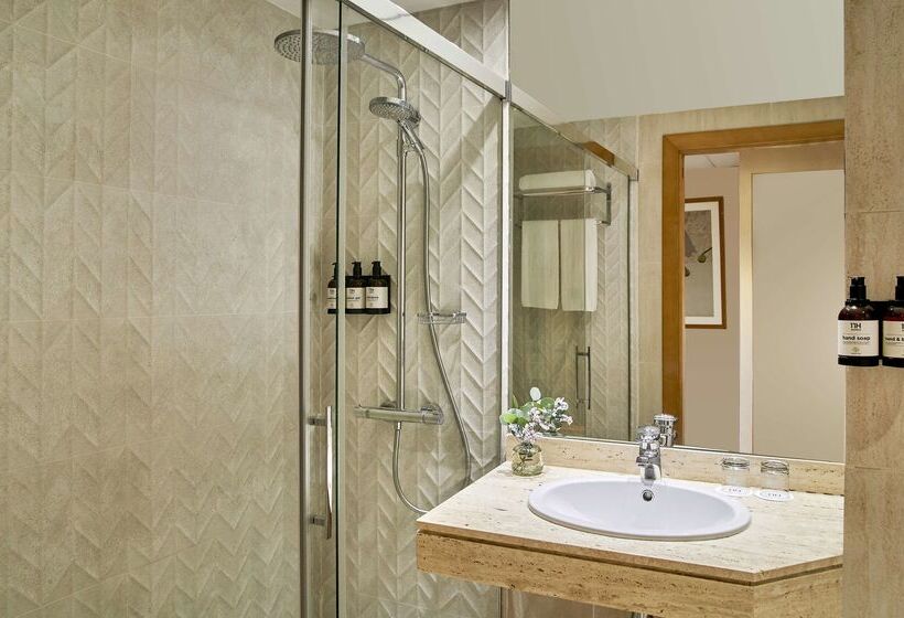 فندق NH Ciutat De Reus