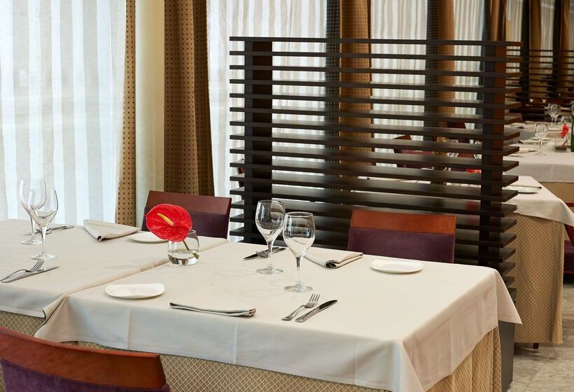 فندق NH Ciutat De Reus