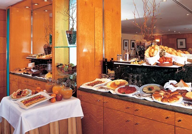 فندق NH Ciutat De Reus