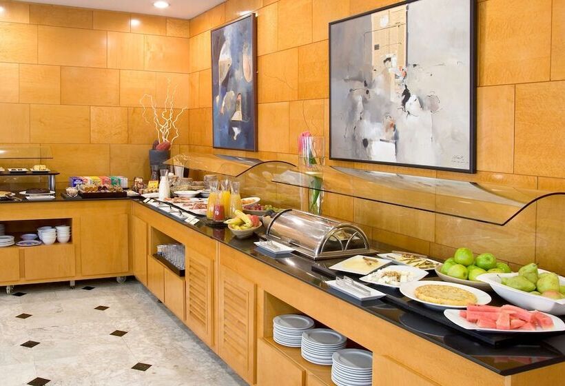 فندق NH Ciutat De Reus