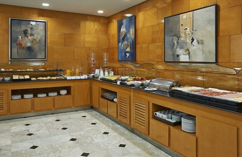 فندق NH Ciutat De Reus