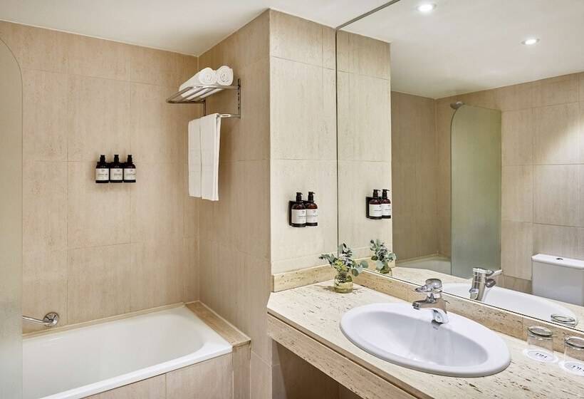 فندق NH Ciutat De Reus