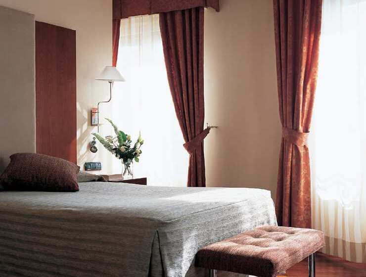 هتل NH Madrid Nacional