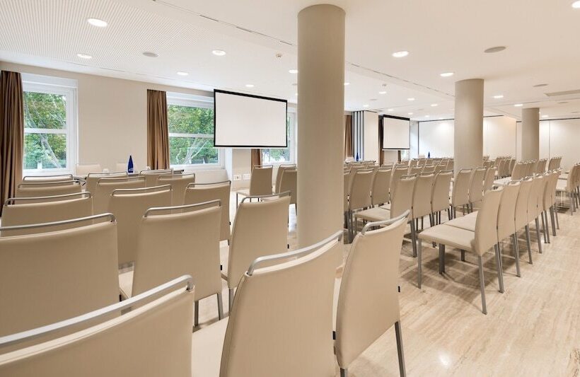 هتل NH Madrid Nacional