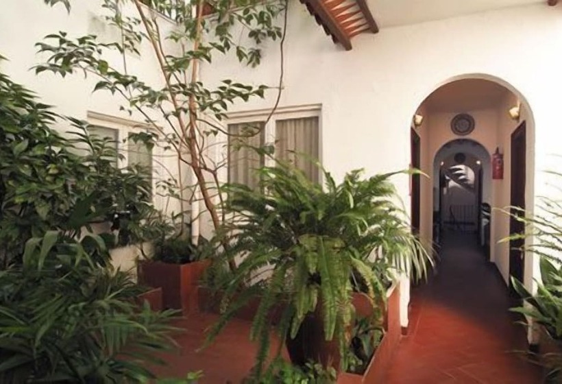 בית מלון כפרי Ninays