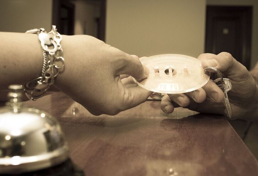 هتل Playa Poniente