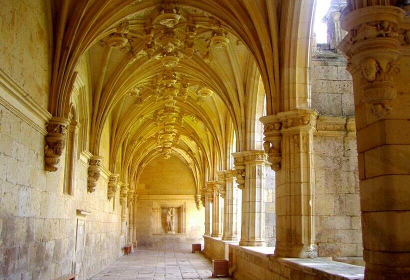 فندق Real Monasterio De San Zoilo