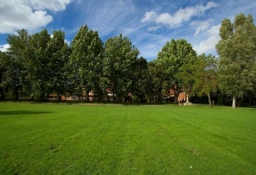 فندق Real Monasterio De San Zoilo