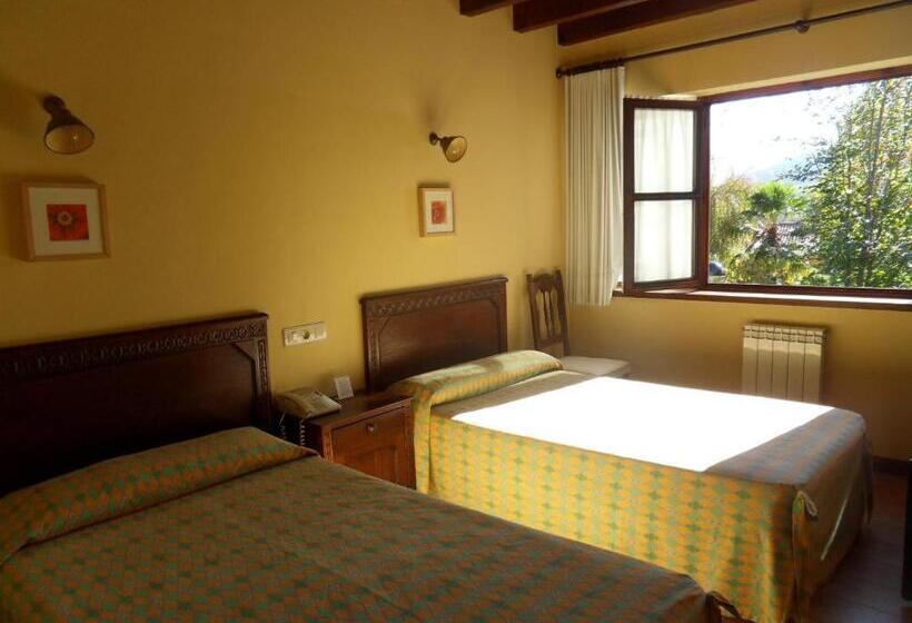 فندق ريفى El Carmen