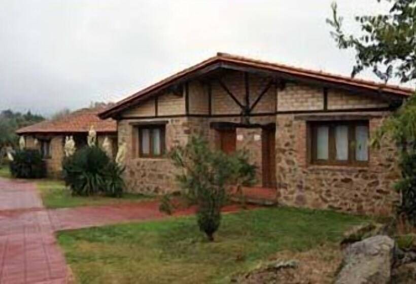 فندق فئة نجمة واحدة Hosteria Fontivieja