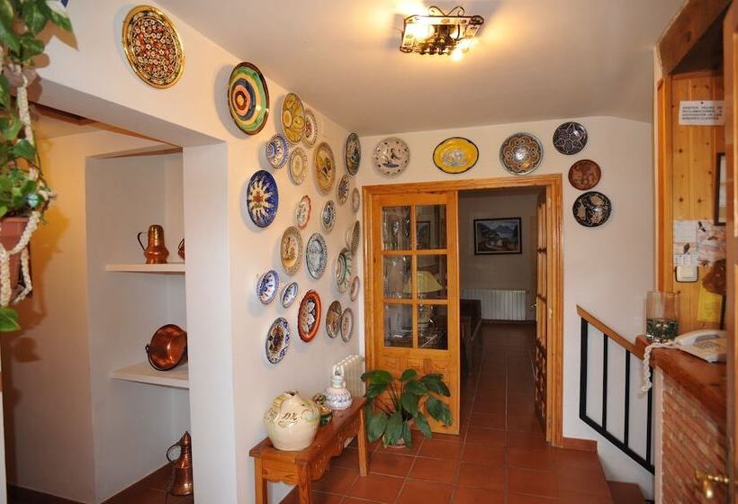 فندق فئة نجمة واحدة Hosteria Fontivieja