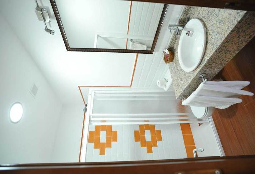 فندق فئة نجمة واحدة Hosteria Fontivieja