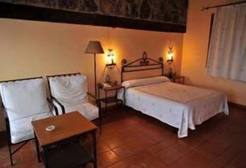 فندق فئة نجمة واحدة Hosteria Fontivieja