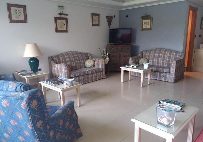 مسافرخانه Pineda Playa