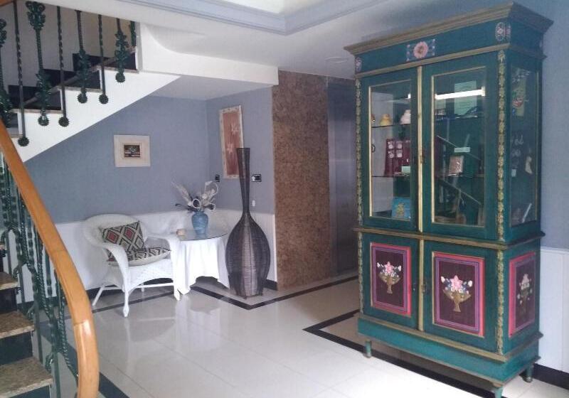 مسافرخانه Pineda Playa