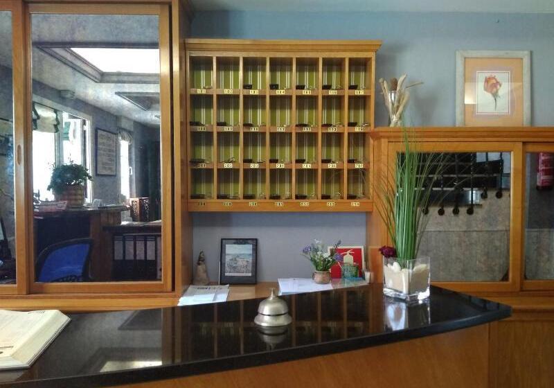 مسافرخانه Pineda Playa