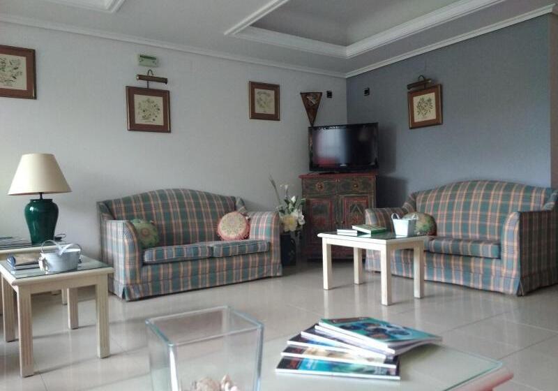 مسافرخانه Pineda Playa