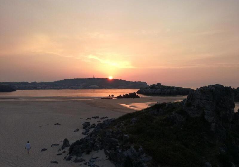 مسافرخانه Pineda Playa