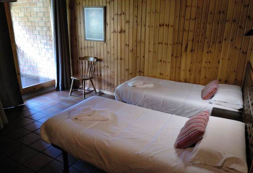 هتل Albergue La Cabaña   Hostel