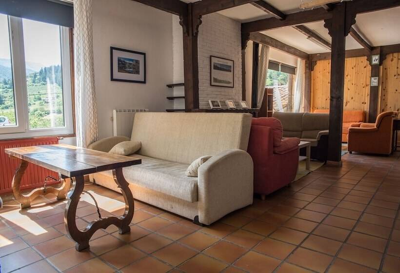 هتل Albergue La Cabaña   Hostel