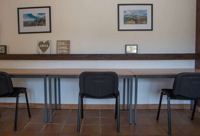 هتل Albergue La Cabaña   Hostel