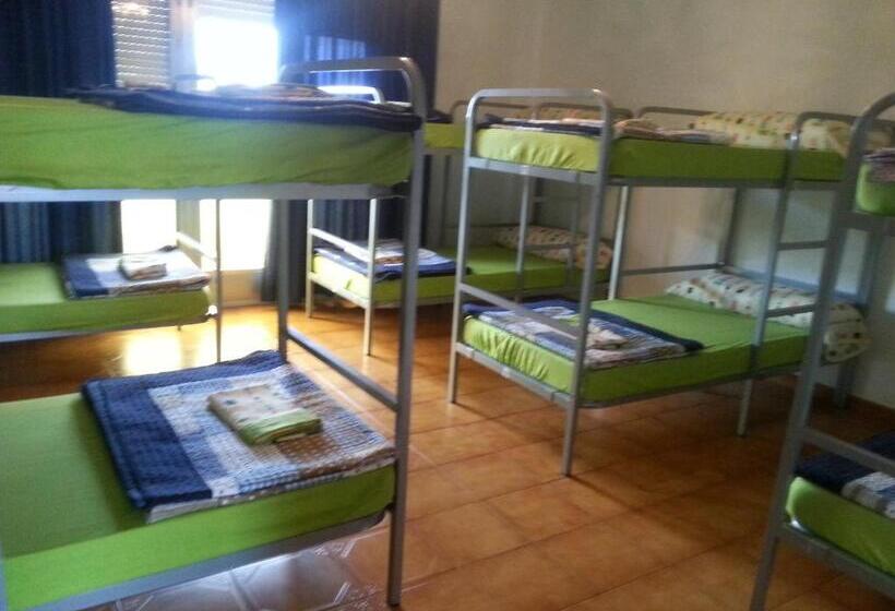 هتل Albergue Pensión Flavia