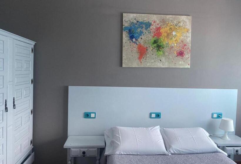 هتل Albergue Pensión Flavia