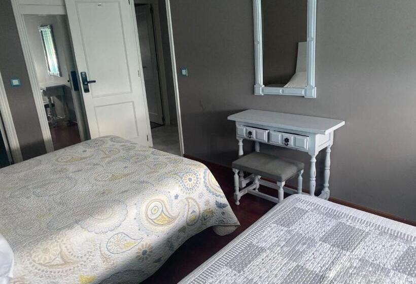 هتل Albergue Pensión Flavia