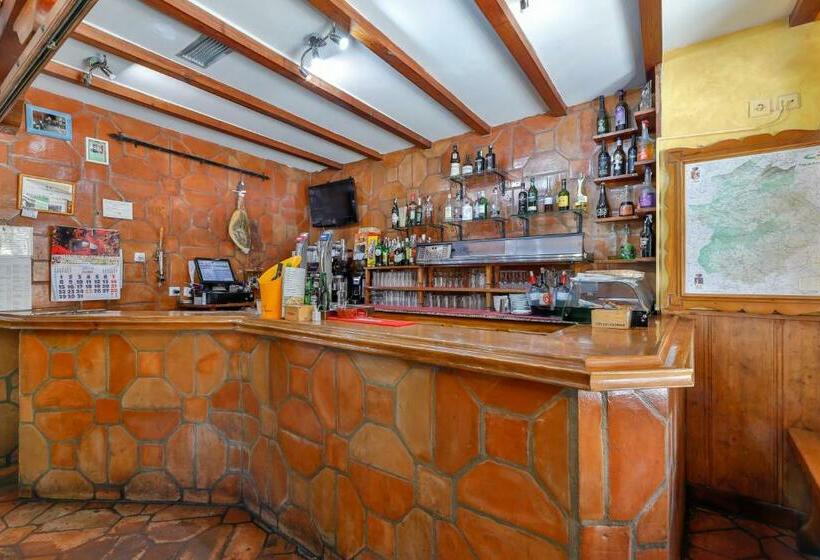 ホテル Hostal Alfonso Xi