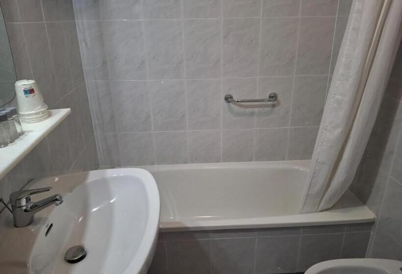 فندق Capital De Galicia