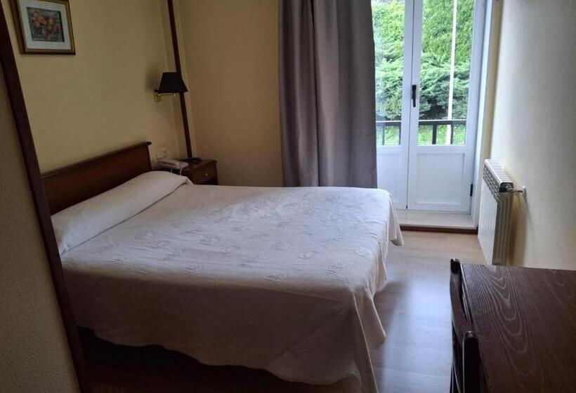 فندق Capital De Galicia