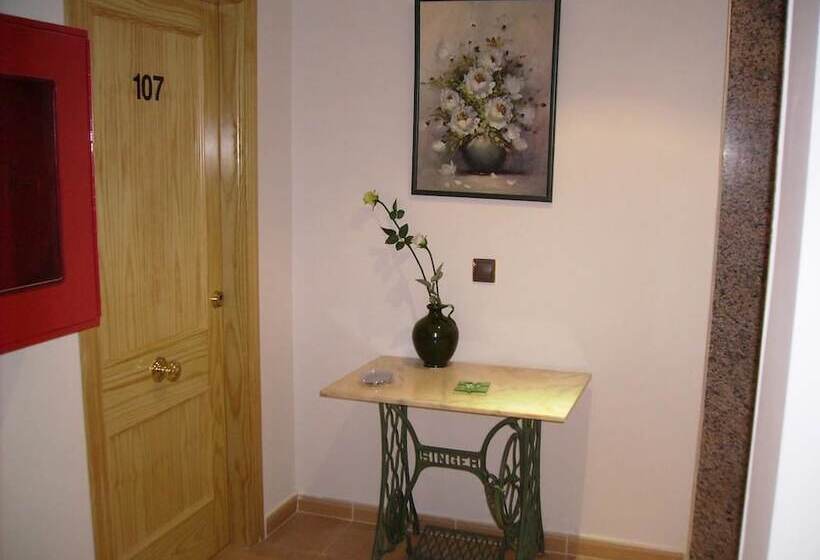 فندق Delphos