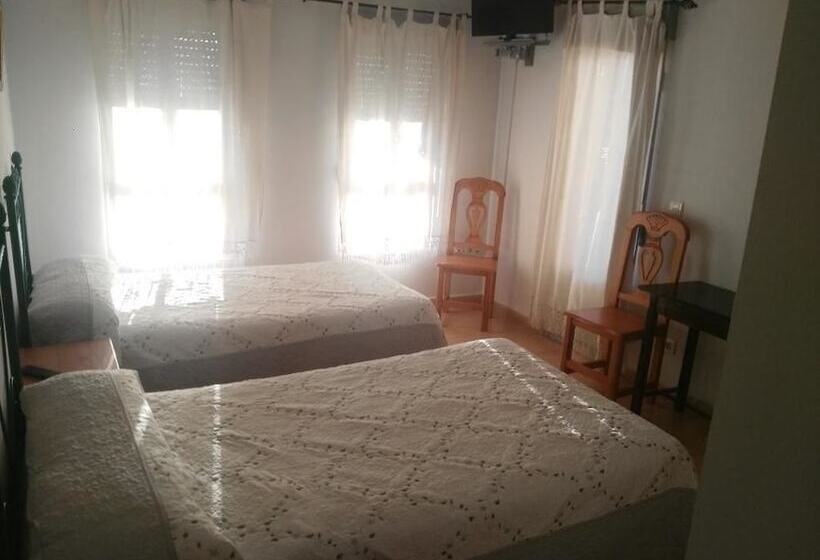 فندق Delphos