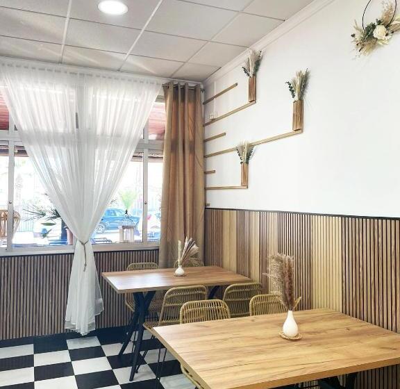 Отель Habitaciones Camping Ferrer