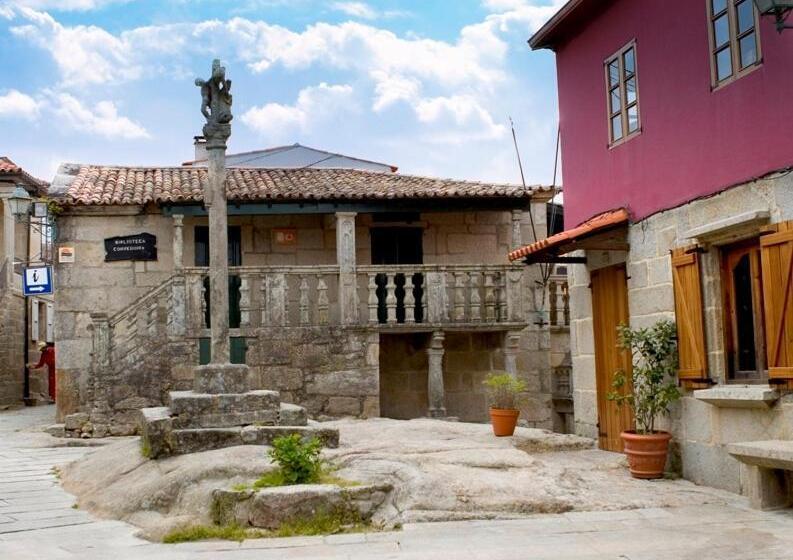 هتل Hospederia Monasterio De Poio