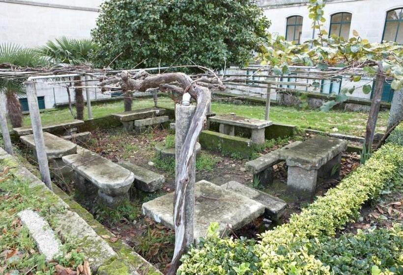 هتل Hospederia Monasterio De Poio