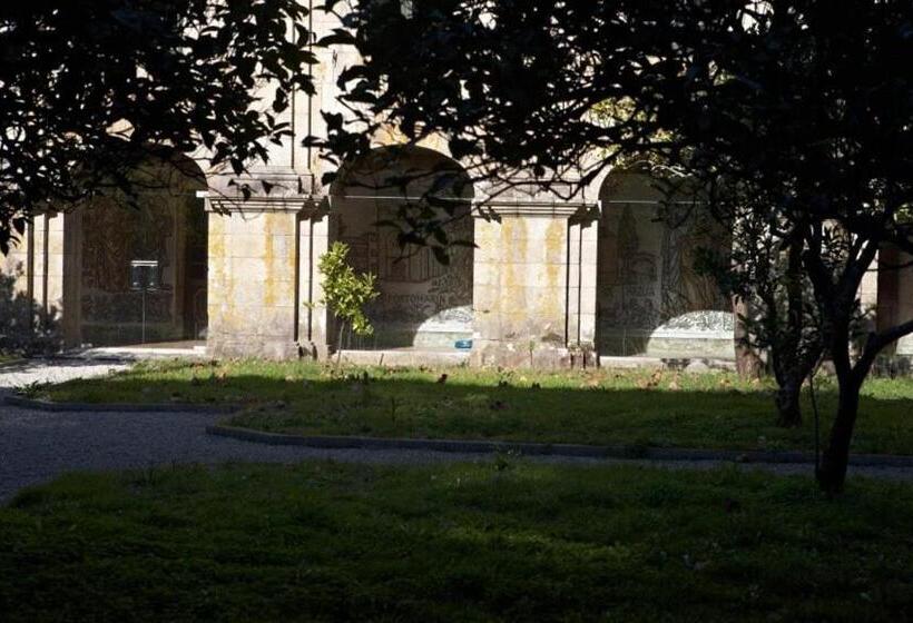هتل Hospederia Monasterio De Poio