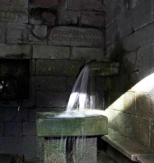 هتل Hospederia Monasterio De Poio