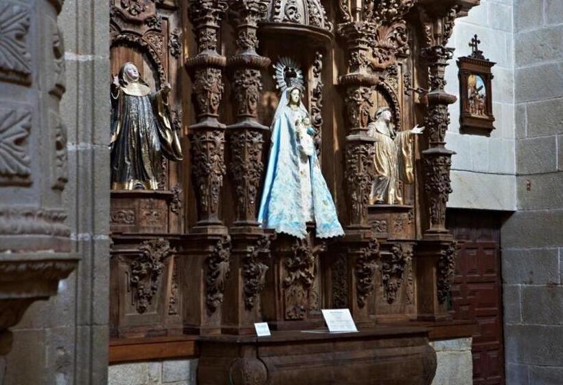 هتل Hospederia Monasterio De Poio