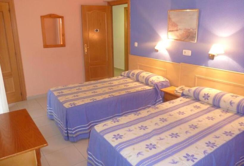 هتل Hostal Al Qazeres