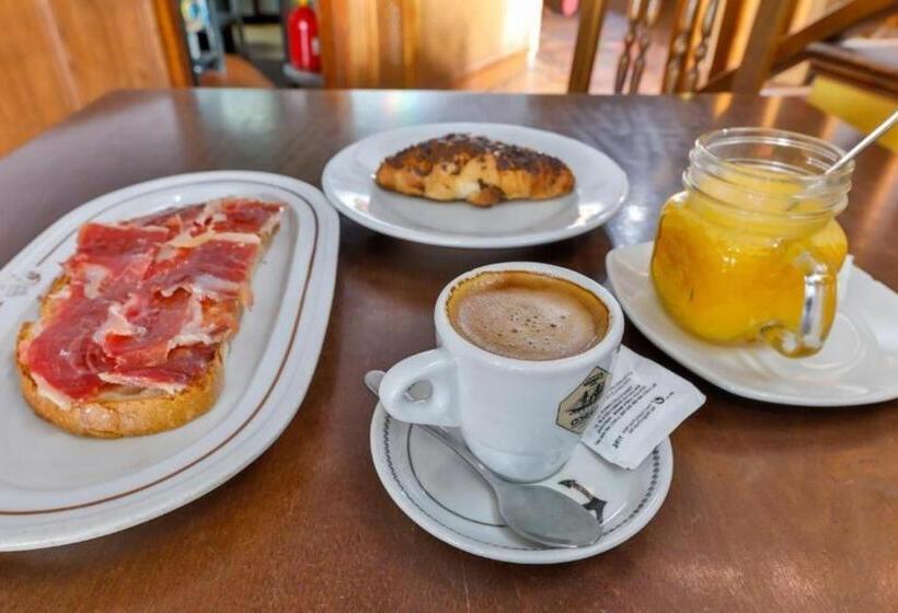 ホテル Hostal Alfonso Xi